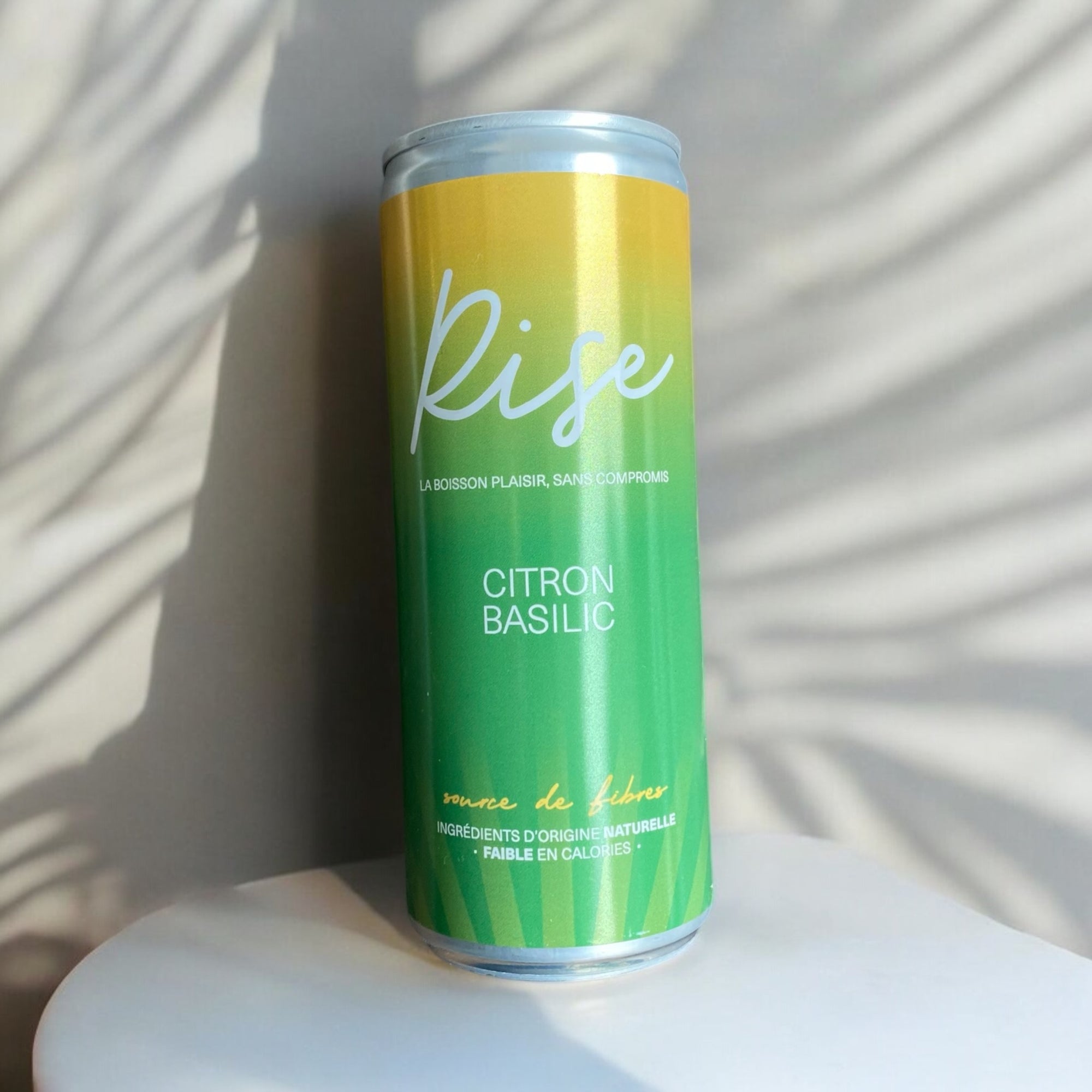 RISE DRINKS est une boisson saine,boisson fonctionnelle enrichie en fibres prébiotiques pour soutenir le système digestif. Améliorez votre digestion grâce à une boisson 100% d'origine naturelle et made in France.
Chaque canette contient 7,6g de fibres pour améliorer la digestion et soutenir le bon fonctionnement du microbiote intestinal.