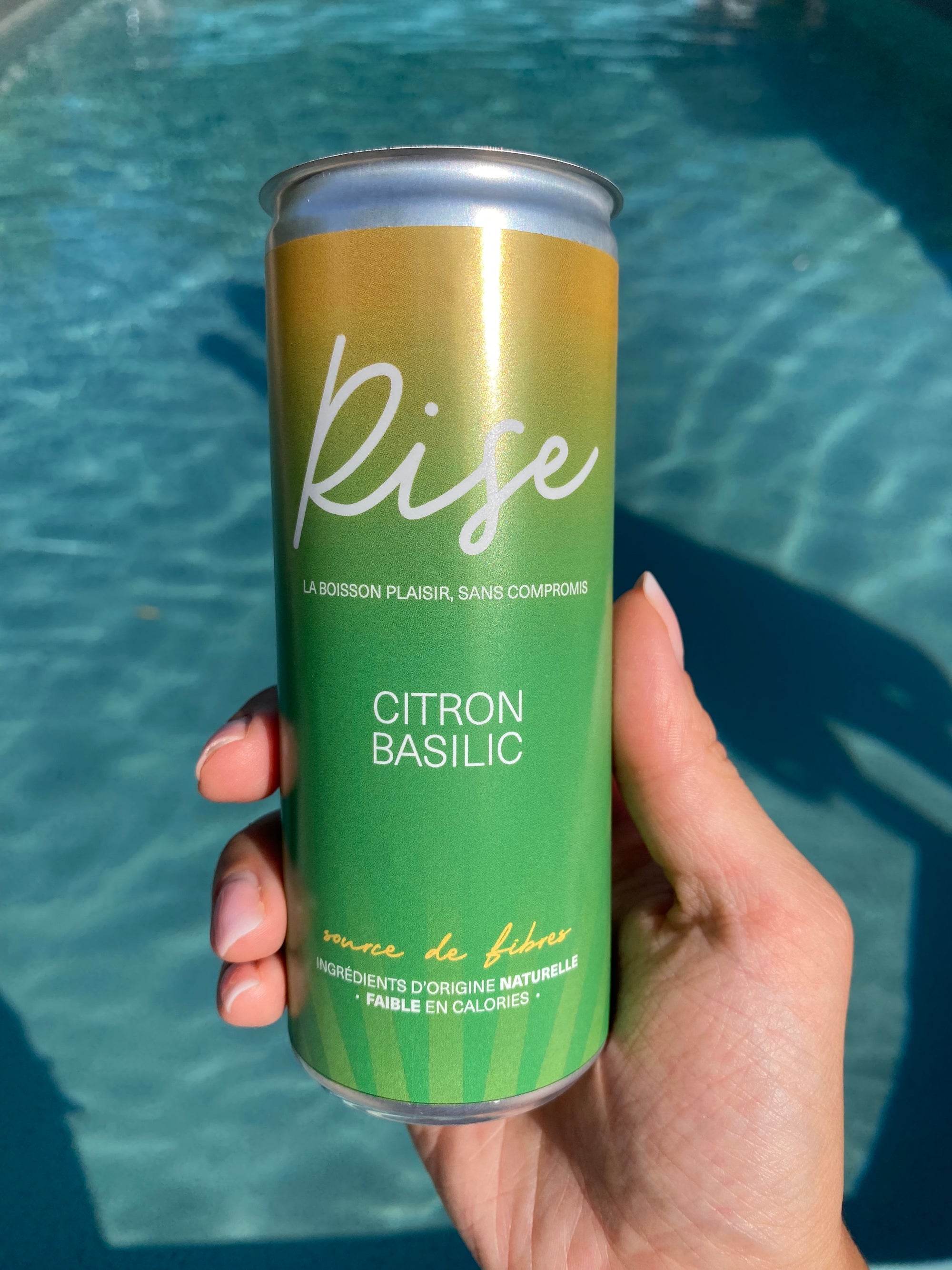 RISE DRINKS est une boisson saine, enrichie en fibres prébiotiques pour soutenir le système digestif. Améliorez votre digestion grâce à une boisson 100% d'origine naturelle et made in France.
Chaque canette contient 7,6g de fibres pour améliorer la digestion et soutenir le bon fonctionnement du microbiote intestinal.